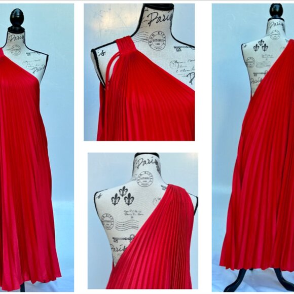 Lady in Red…Showstopper!!! Very Valentino. - Picture 2 of 16